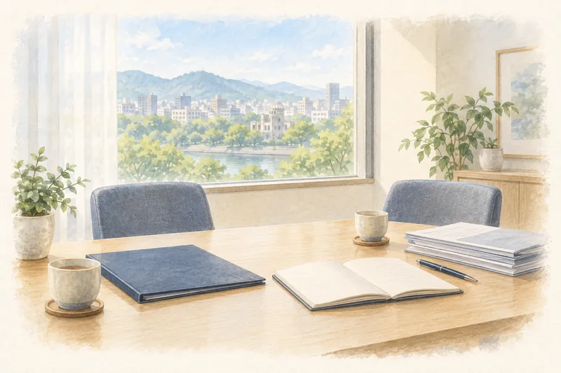 書類と椅子を配した相談室